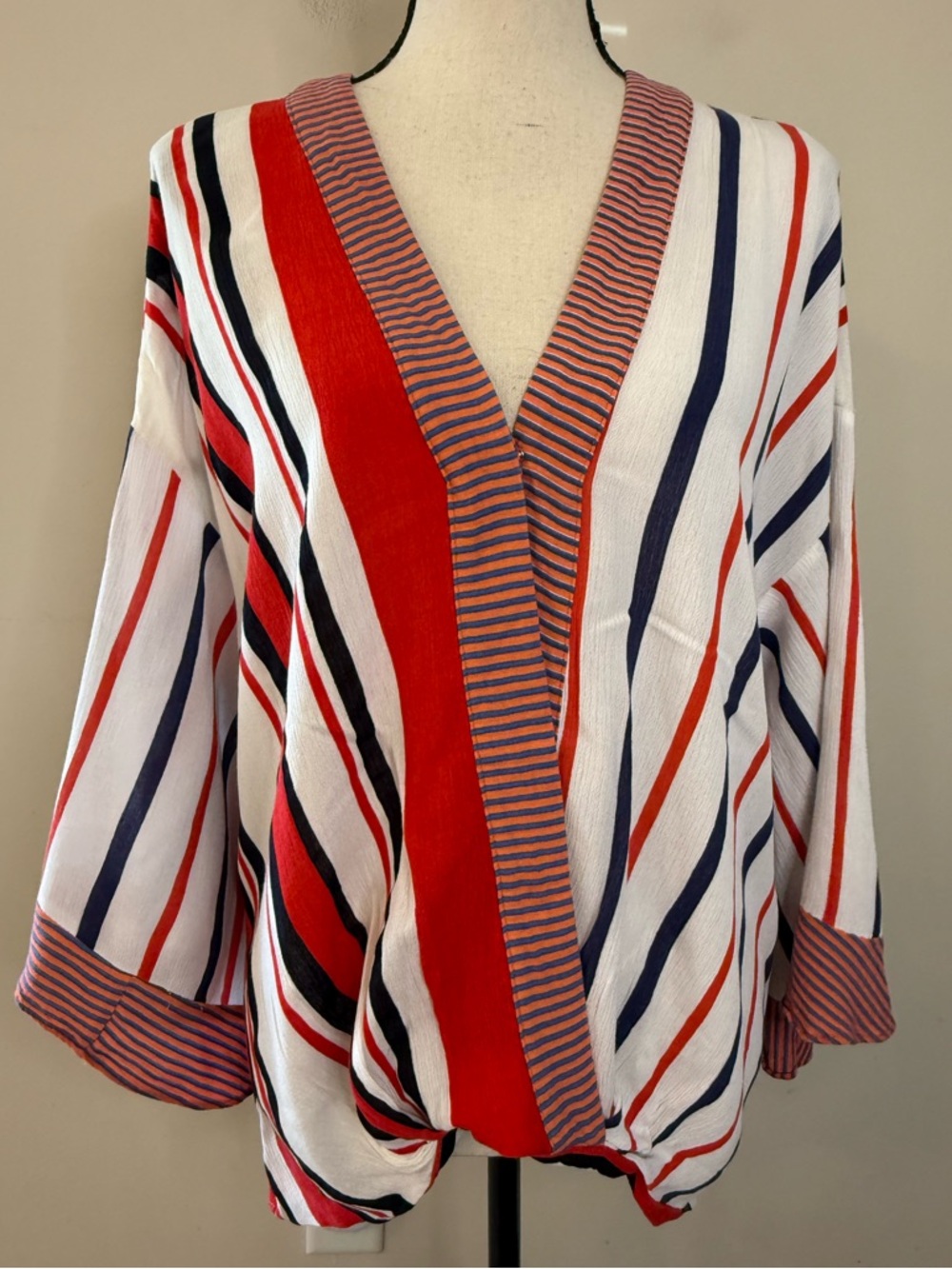 Umgee boho striped lagenlook ruffled top
Red white black SZ SM